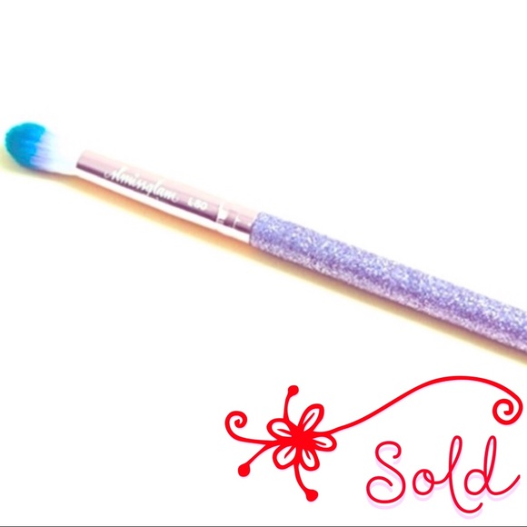 SLMissGlam Beauty Other - [SLMISSGLAM] NWT L50 Lilac Sparkle Eye Blender
